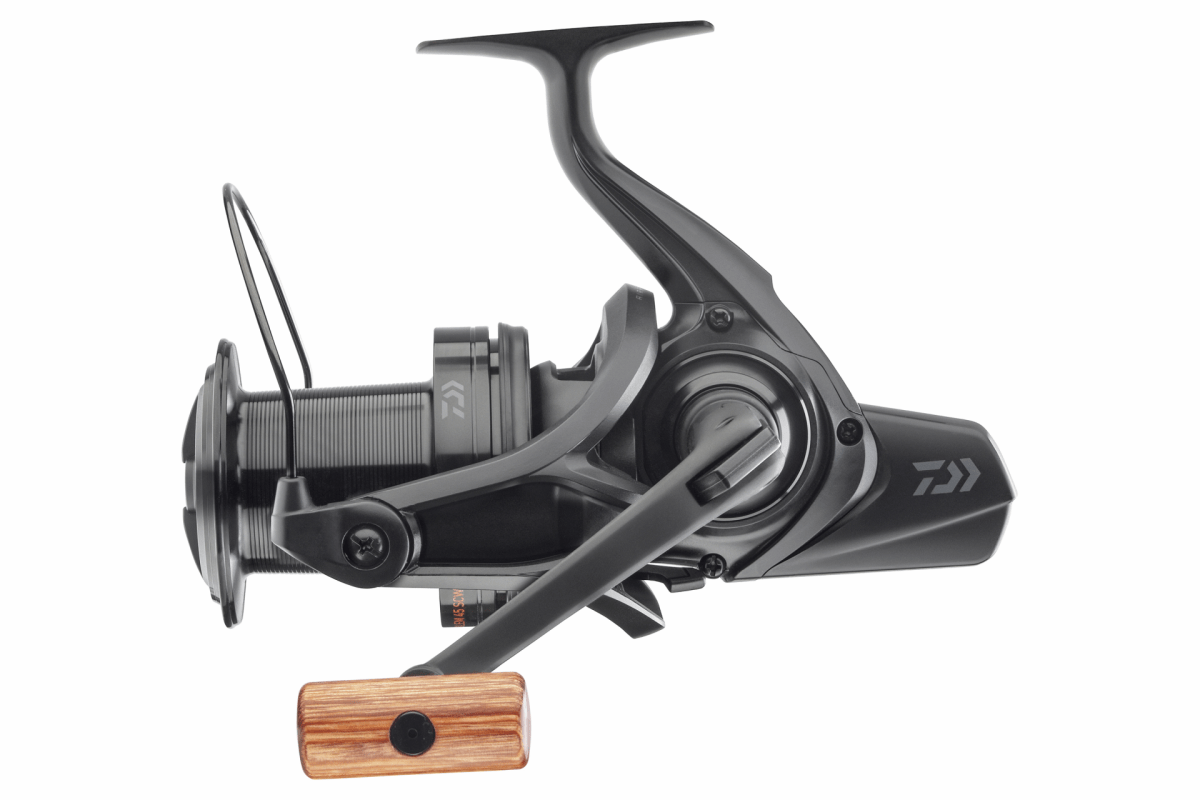 Daiwa 21 EMBLEM 45 SCW QD SD - Karpermolen - KarperCentrale